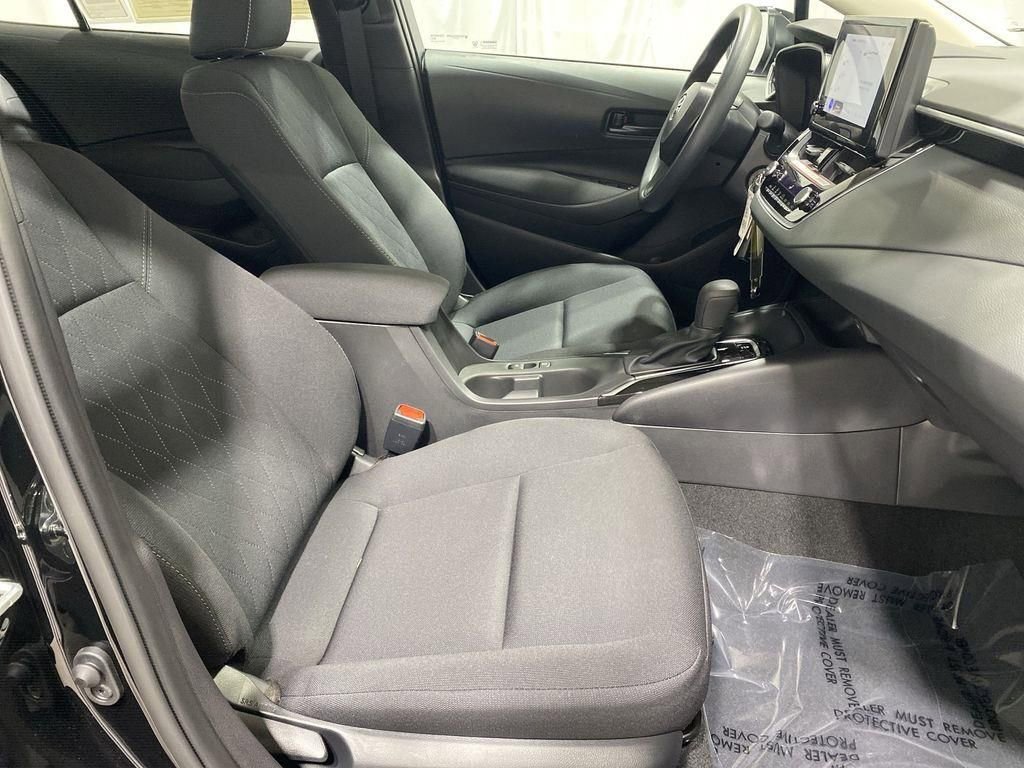 Used 2025 Toyota Corolla LE image 26