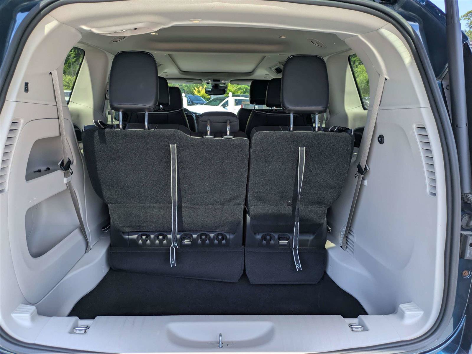Certified 2023 Chrysler Pacifica Limited FWD image 15