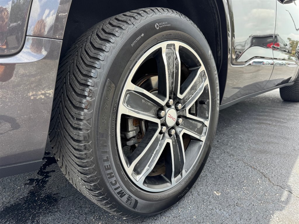 Used 2017 GMC Acadia Denali w/ Technology Package FWD image 10