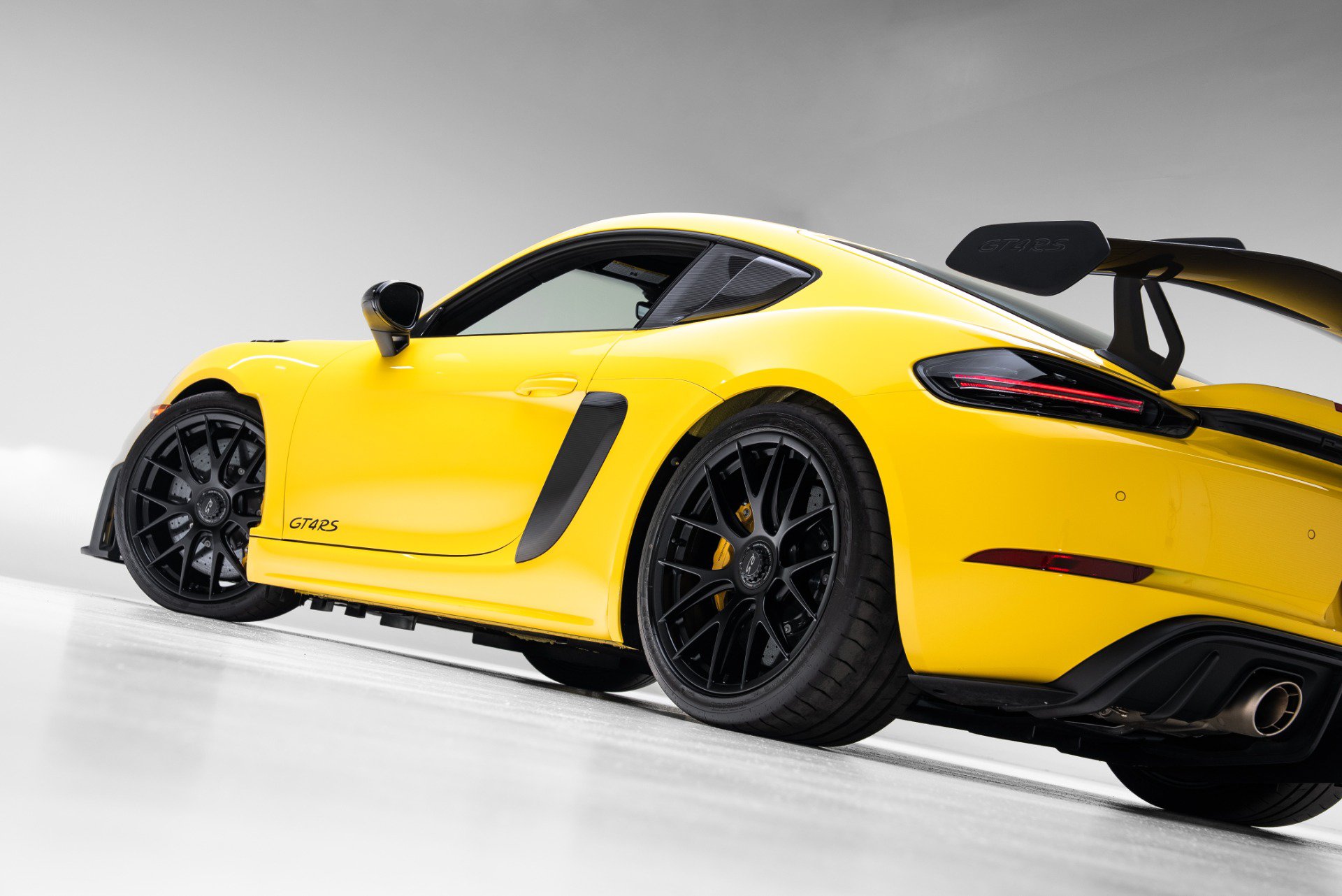 Used 2024 Porsche 718 Cayman GT4 RS RWD image 54