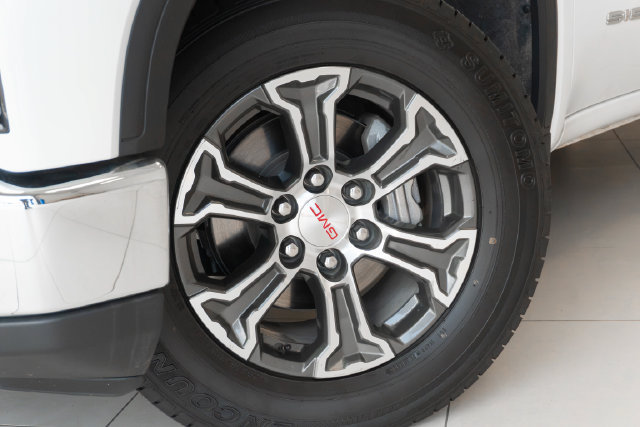 Used 2025 GMC Sierra 1500 SLT AWD/4WD image 2