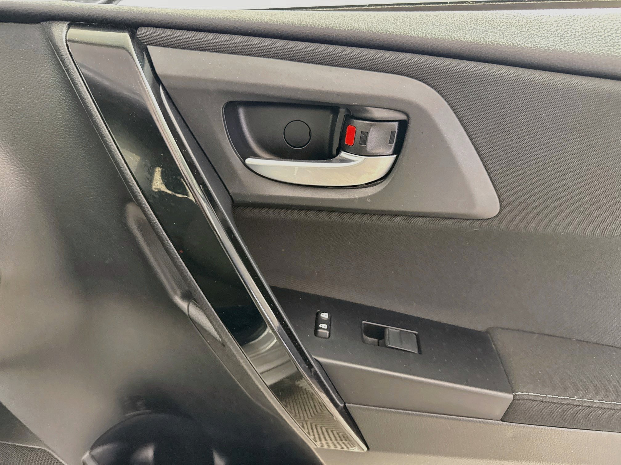 Used 2018 Toyota Corolla iM w/ All-Weather Mat Package FWD image 31