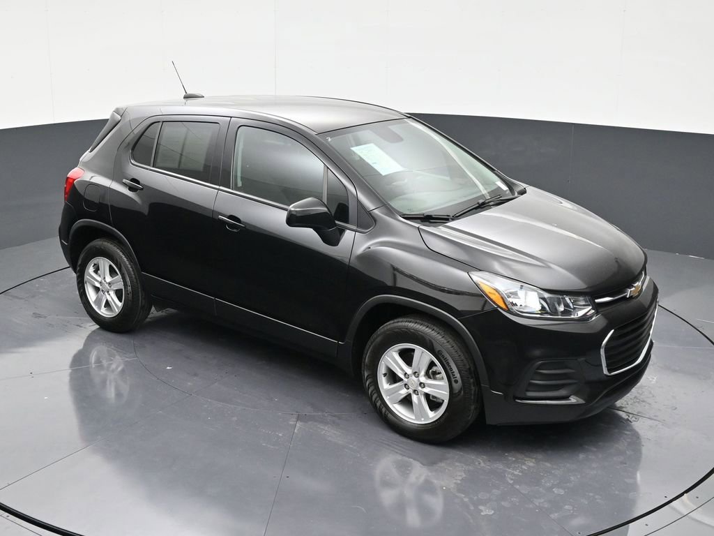 Used 2022 Chevrolet Trax LS w/ Tint and Cruise Package image 18