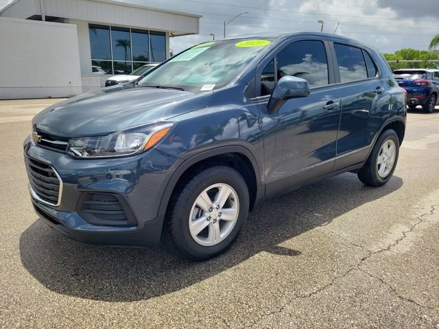 Used 2021 Chevrolet Trax LS AWD/4WD image 2