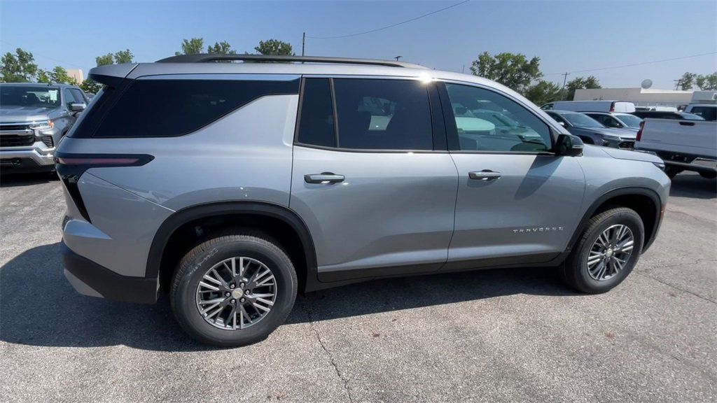 New 2026 Chevrolet Traverse LT w/ Driver Confidence Package image 2
