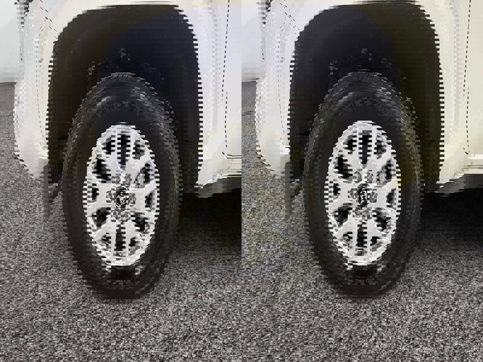 Used 2024 Toyota Tacoma SR5 w/ SR5 Upgrade Package image 18