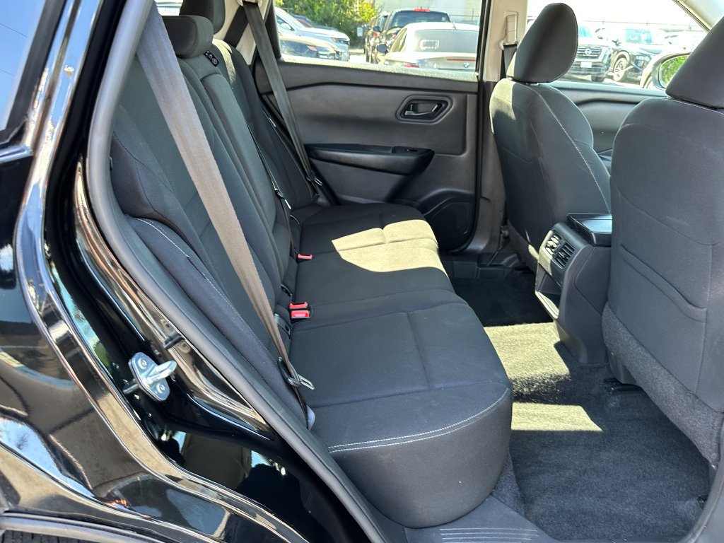 Used 2024 Nissan Rogue S FWD image 17