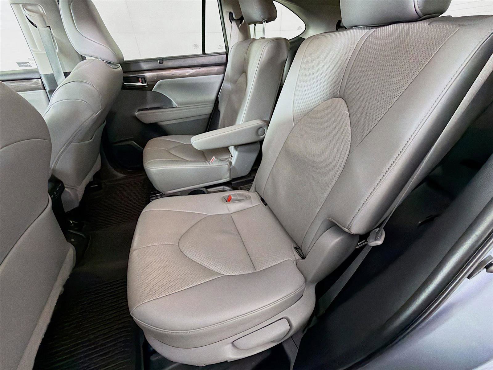 Used 2023 Toyota Highlander Limited image 22