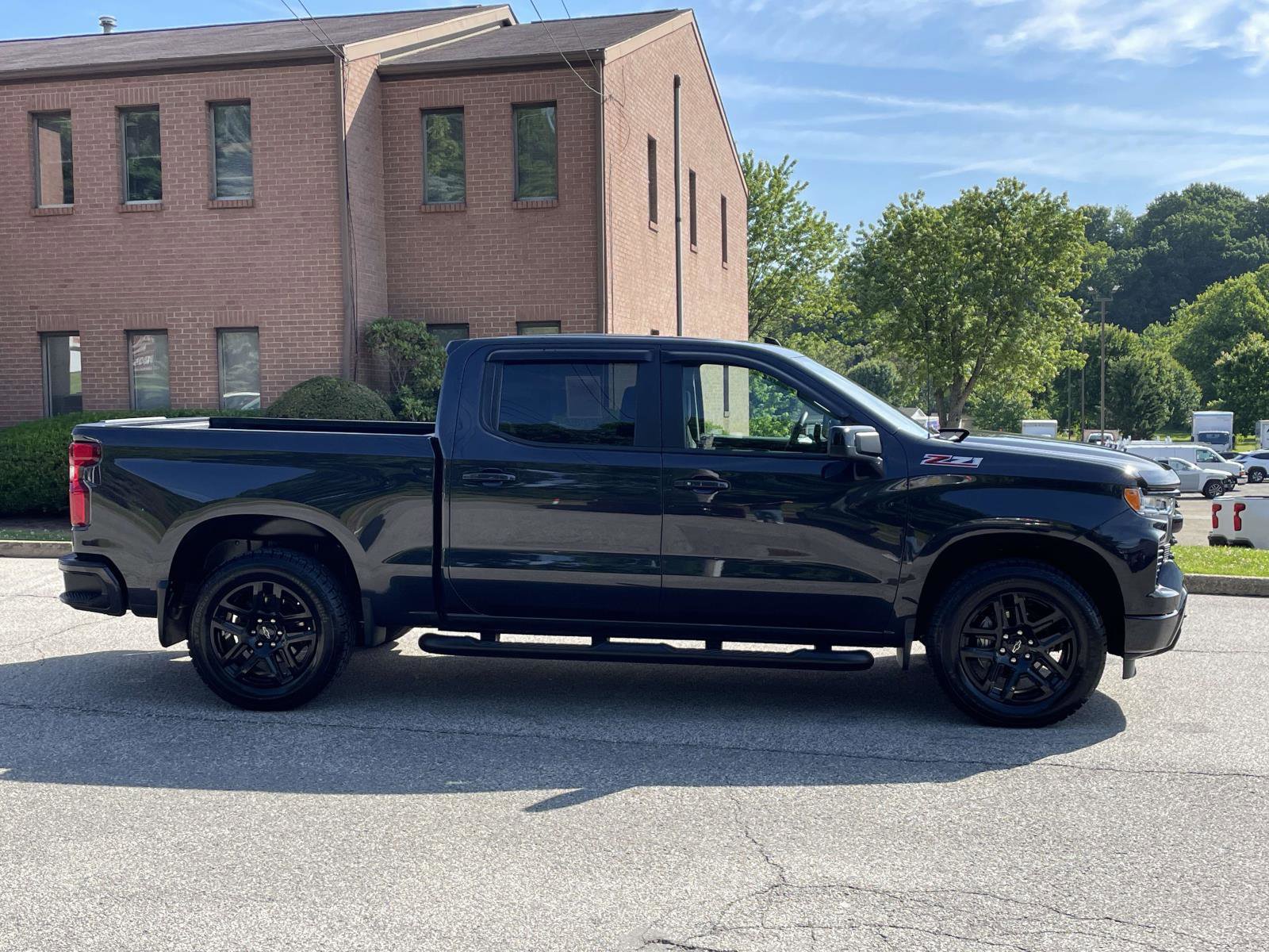 Used 2024 Chevrolet Silverado 1500 RST w/ Z71 Off-Road Package AWD/4WD image 2