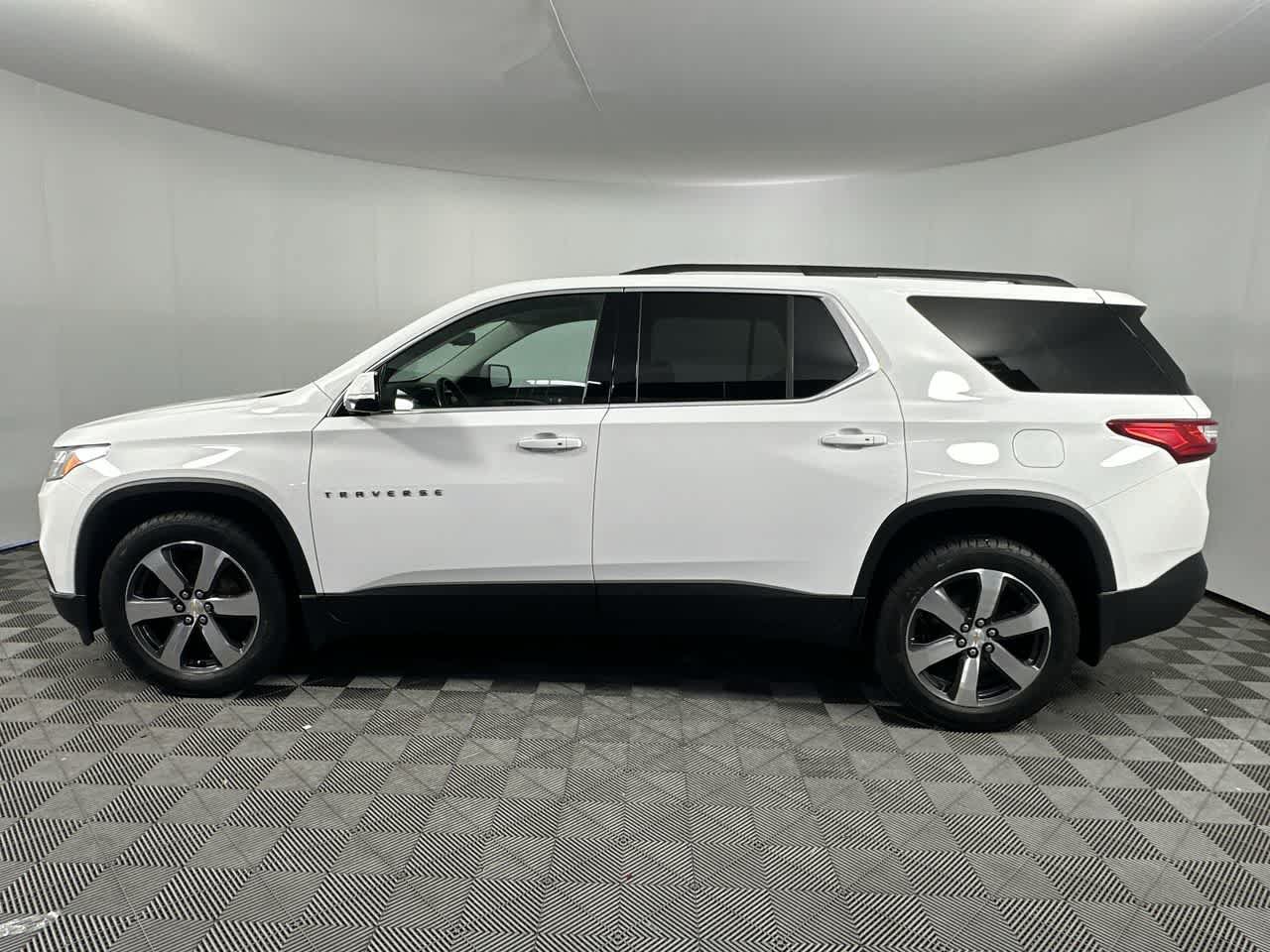 Used 2019 Chevrolet Traverse LT w/ LT Premium Package AWD/4WD image 5