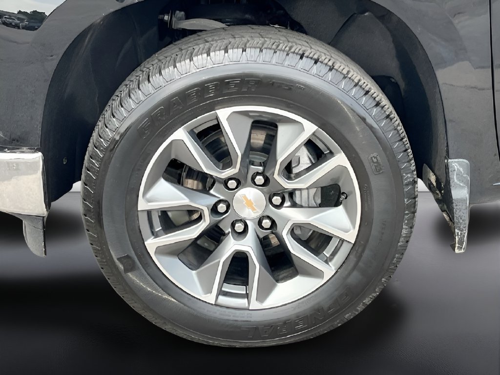 Used 2025 Chevrolet Silverado 1500 LT AWD/4WD image 32