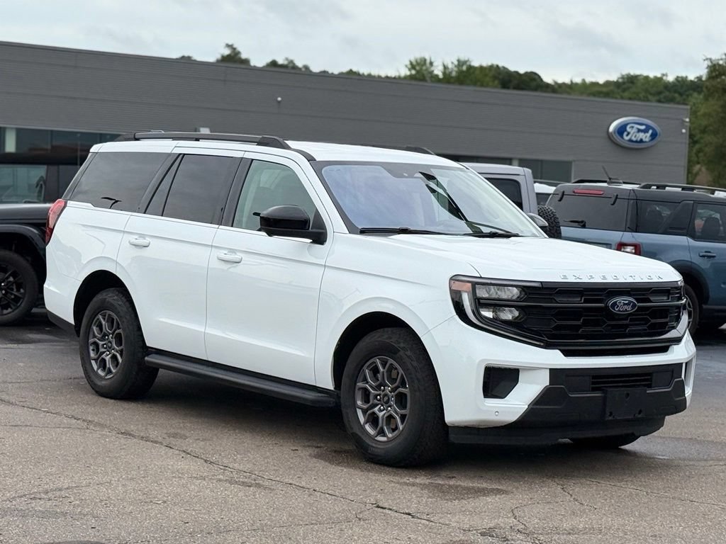 Used 2025 Ford Expedition Active AWD/4WD image 32