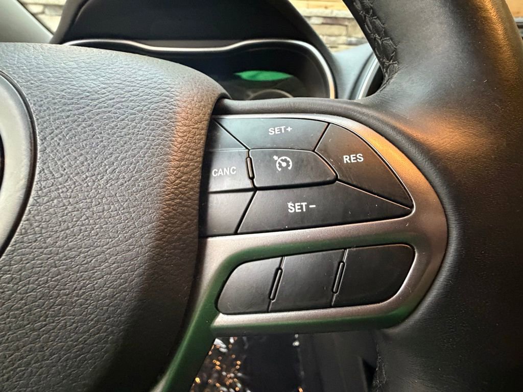 Used 2019 Jeep Cherokee Limited image 23