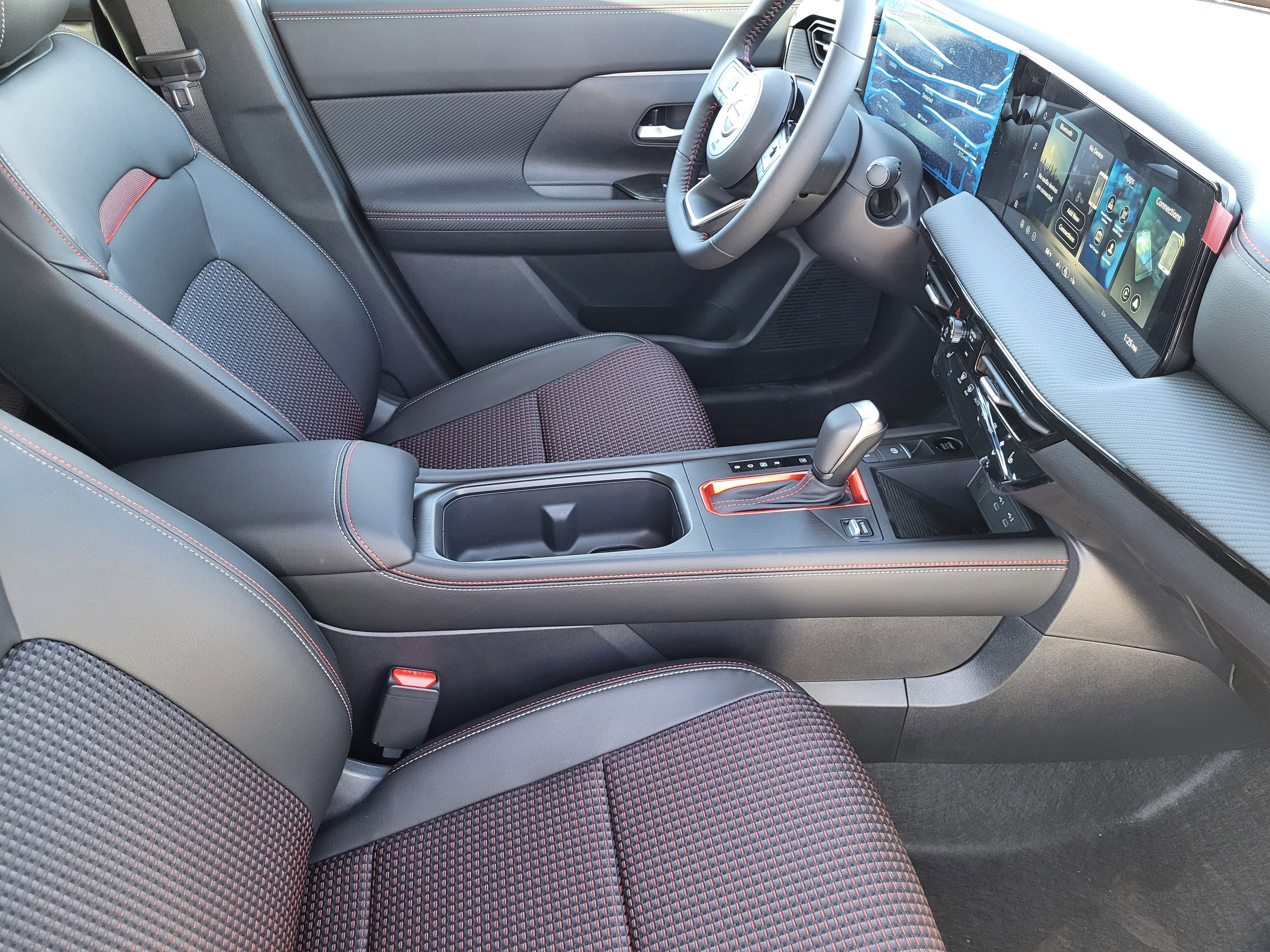 New 2026 Nissan Kicks SR w/ Cold Weather Package AWD/4WD image 7