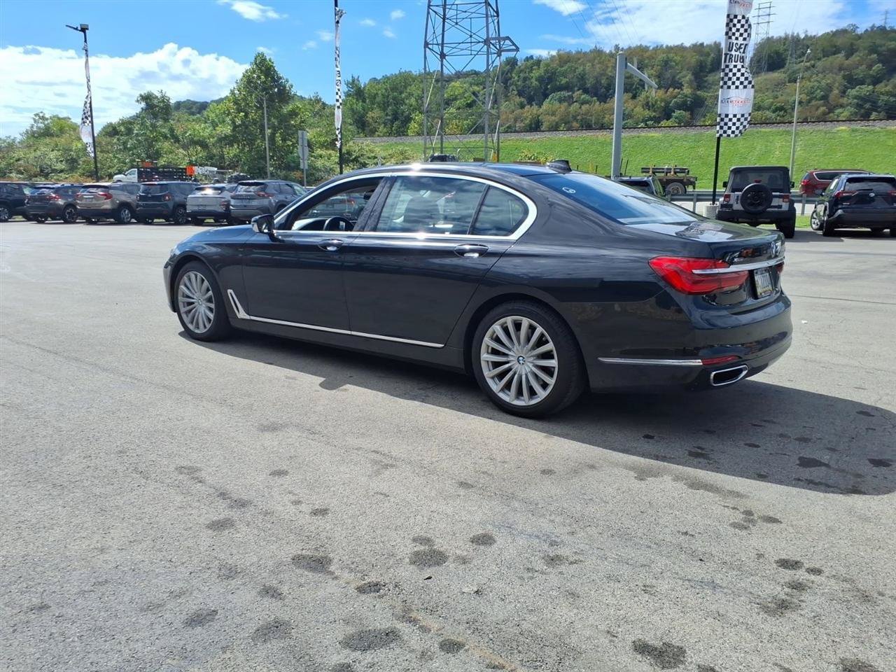 Used 2017 BMW 740i xDrive AWD/4WD image 4