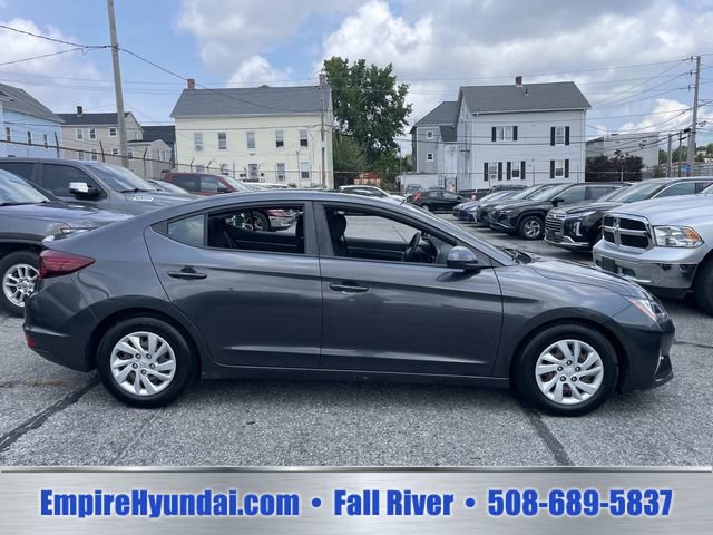 Used 2020 Hyundai Elantra SE w/ Cargo Package (C1) FWD image 3