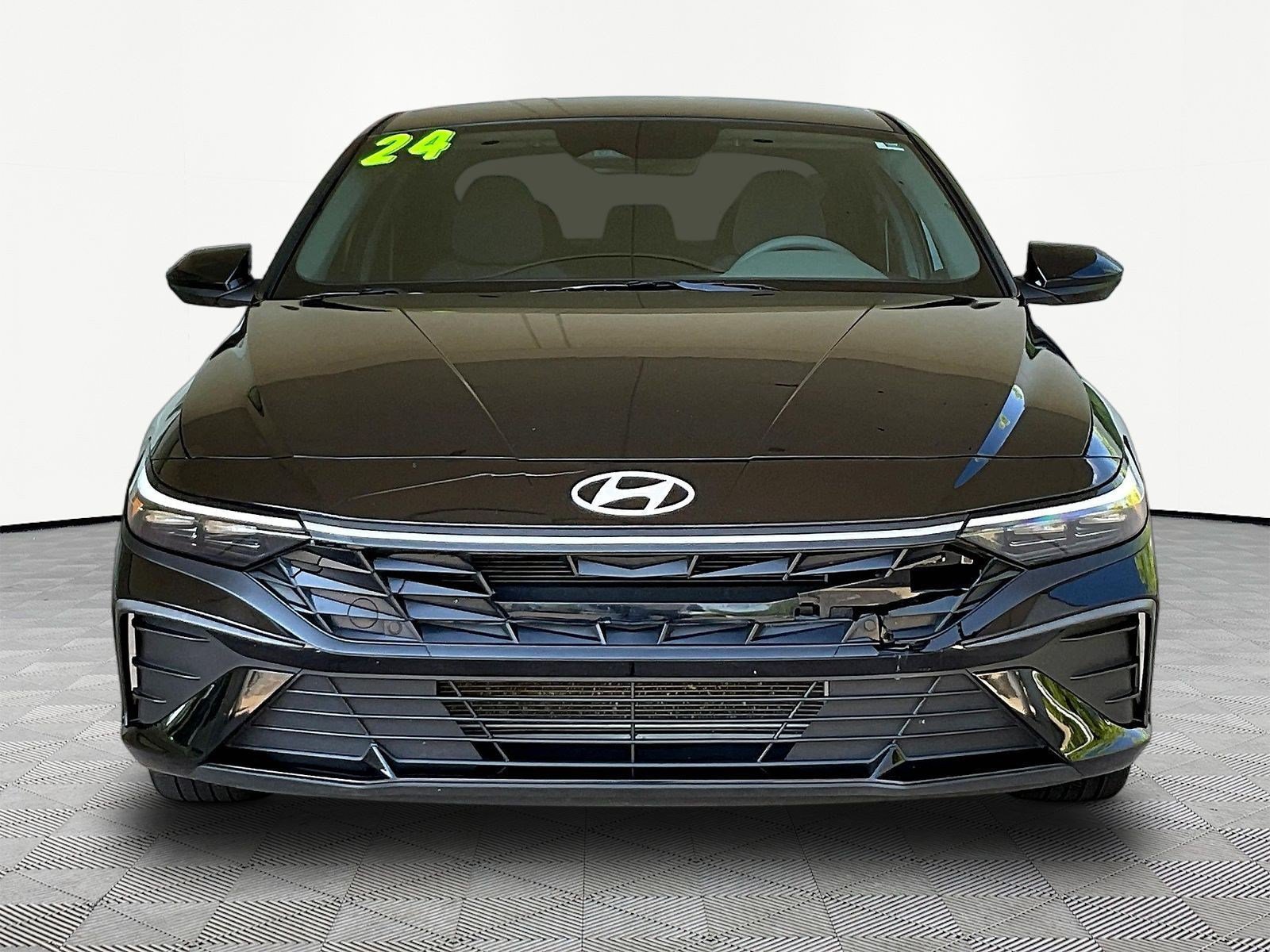 Used 2024 Hyundai Elantra SEL FWD image 2