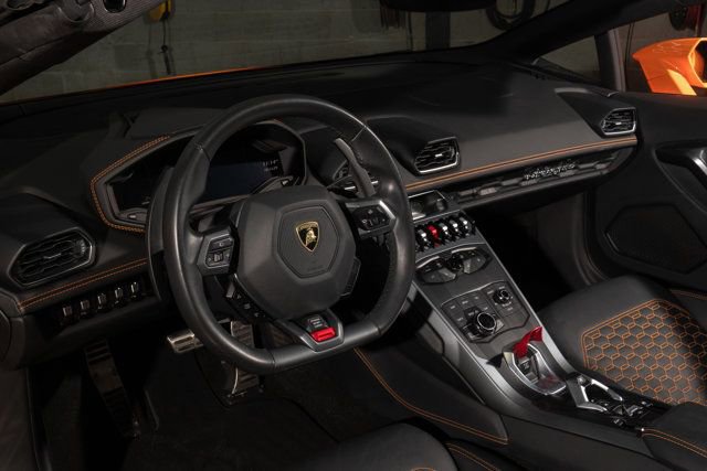 Used 2019 Lamborghini Huracan LP 580-2 image 9