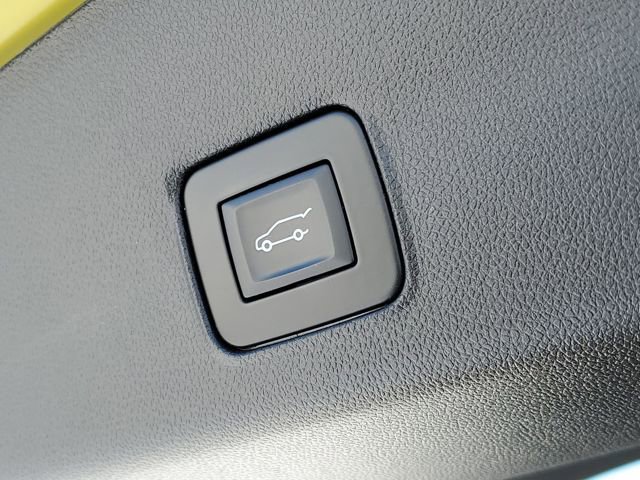 Used 2023 Chevrolet TrailBlazer RS w/ Sun and Liftgate Package image 38