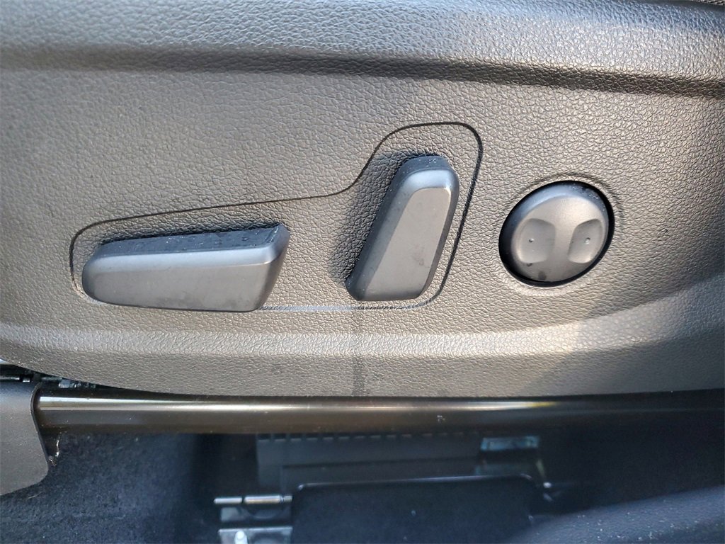 Used 2023 Hyundai Santa Fe SEL Premium image 17