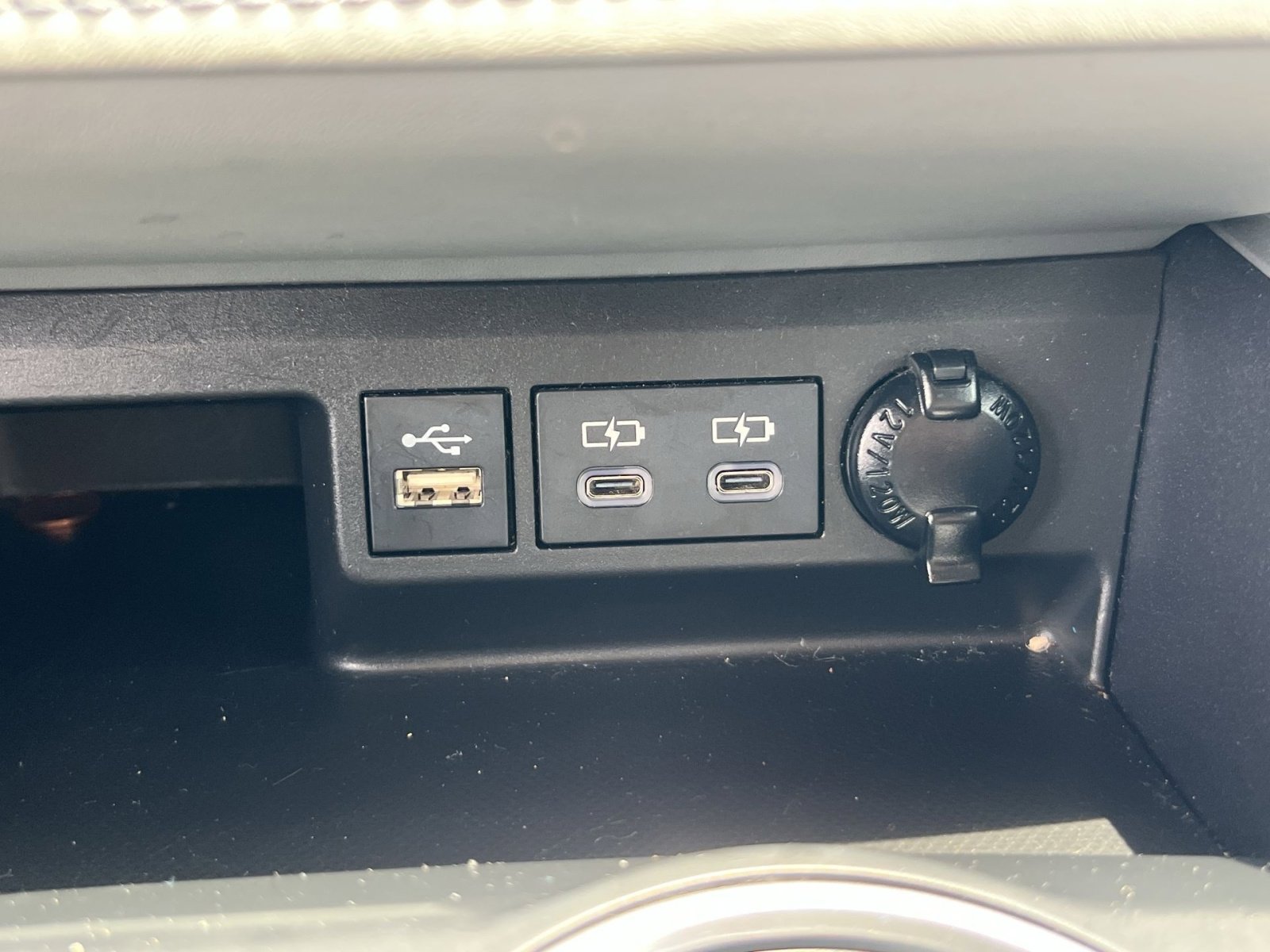 Used 2023 Toyota Highlander XLE FWD image 28
