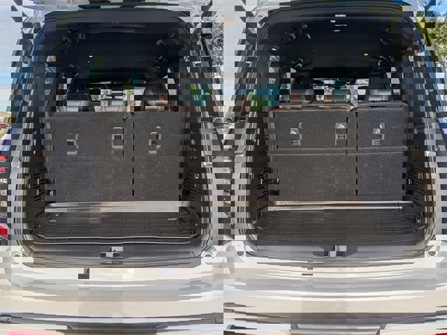 Used 2025 Nissan Armada SL image 16