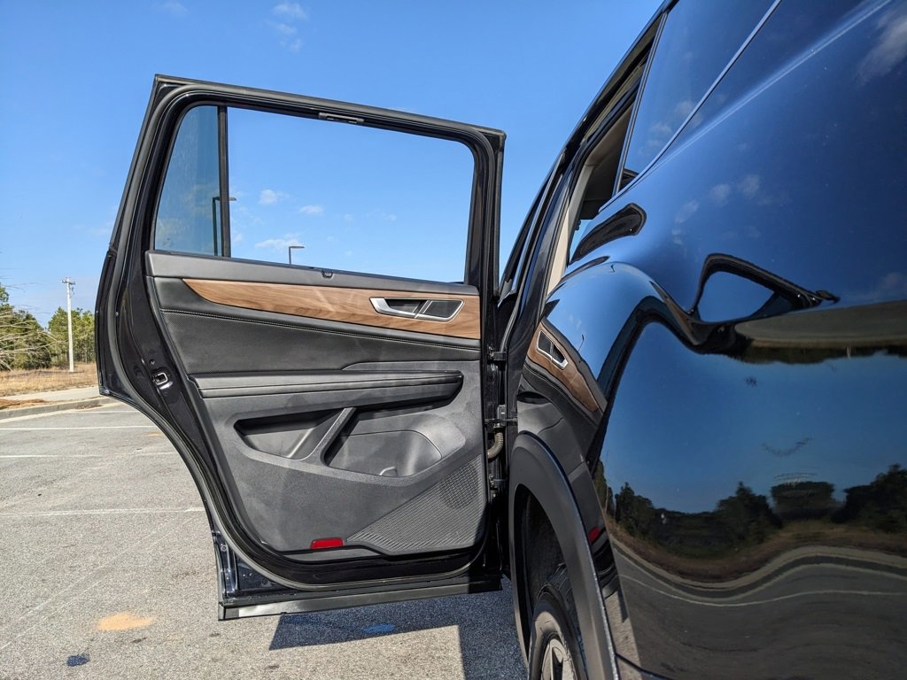 Used 2024 Volkswagen Atlas SE image 61