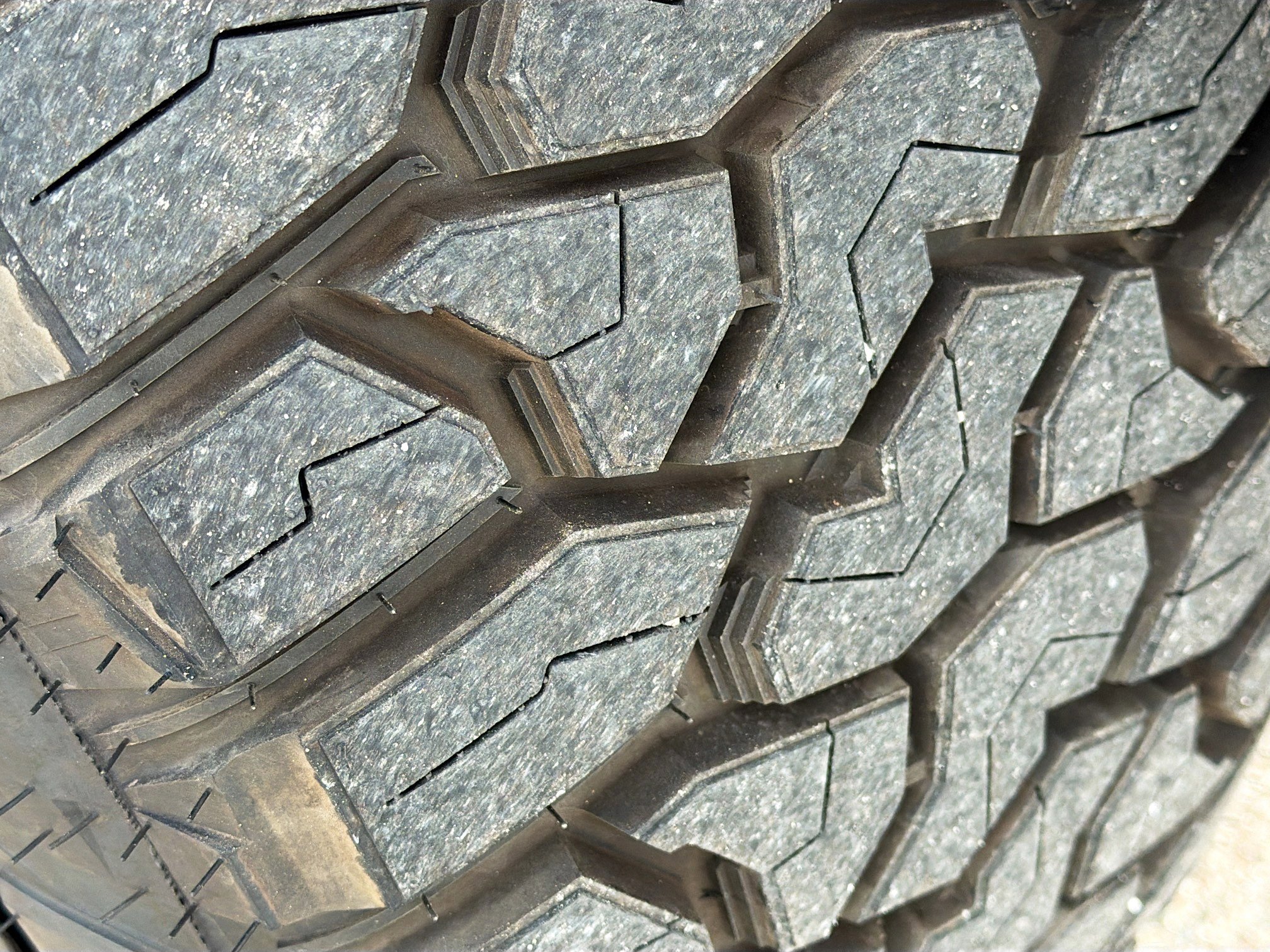 Used 2024 Tesla Cybertruck AWD Crew Cab image 38