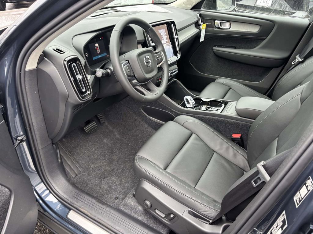 New 2026 Volvo XC40 B5 Plus w/ Protection Package Premier image 24