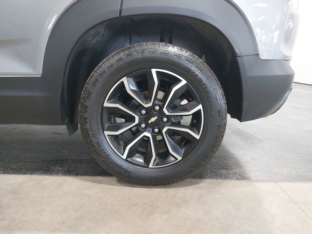 Used 2023 Chevrolet TrailBlazer ACTIV w/ Technology Package image 34