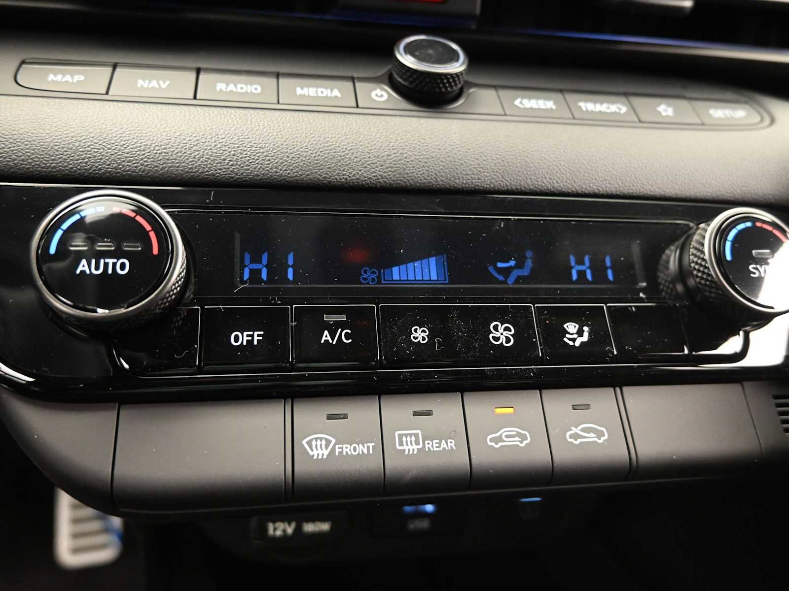 Certified 2025 Hyundai Elantra SEL FWD image 20