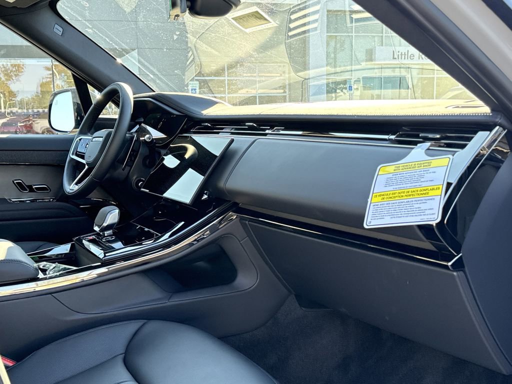 New 2025 Land Rover Range Rover Sport SE image 18