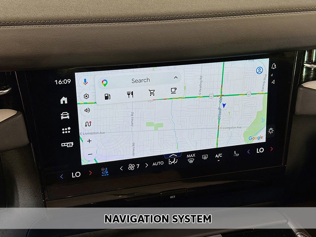 Used 2025 Lincoln Navigator Reserve image 3