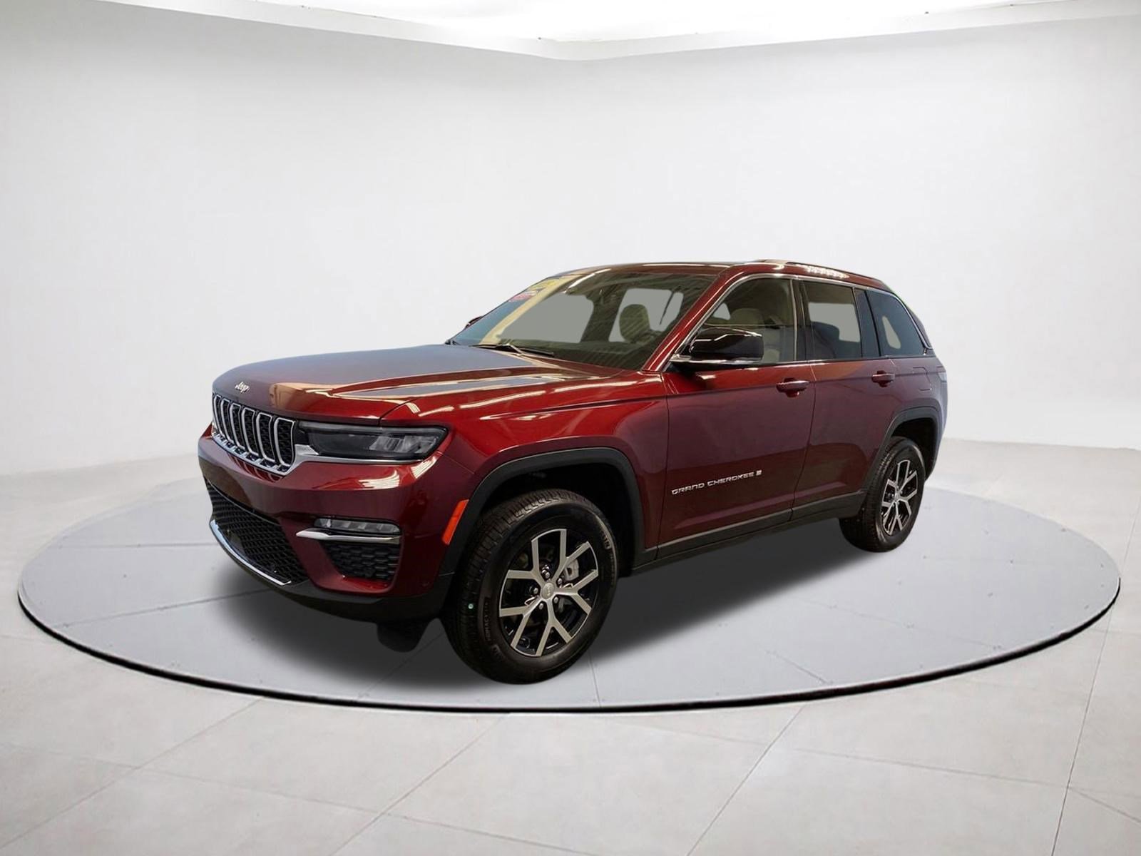 Certified 2025 Jeep Grand Cherokee Limited w/ Luxury Tech Group II AWD/4WD image 3