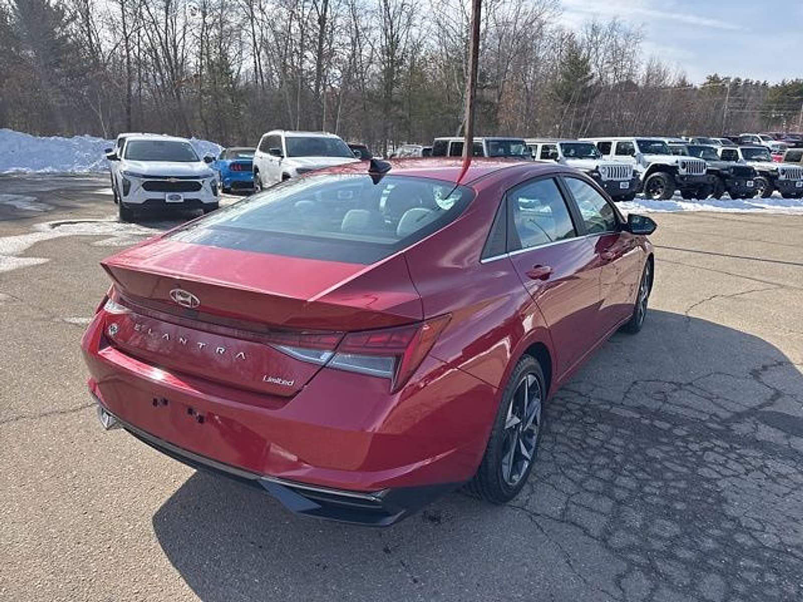 Used 2023 Hyundai Elantra Limited w/ Cargo Package FWD image 9