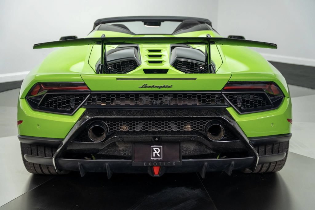 Used 2019 Lamborghini Huracan Performante AWD/4WD image 8