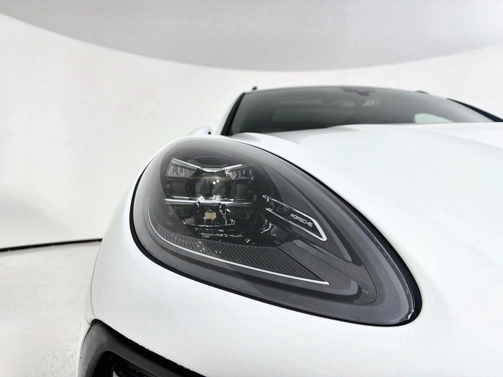 Used 2023 Porsche Macan AWD/4WD image 32