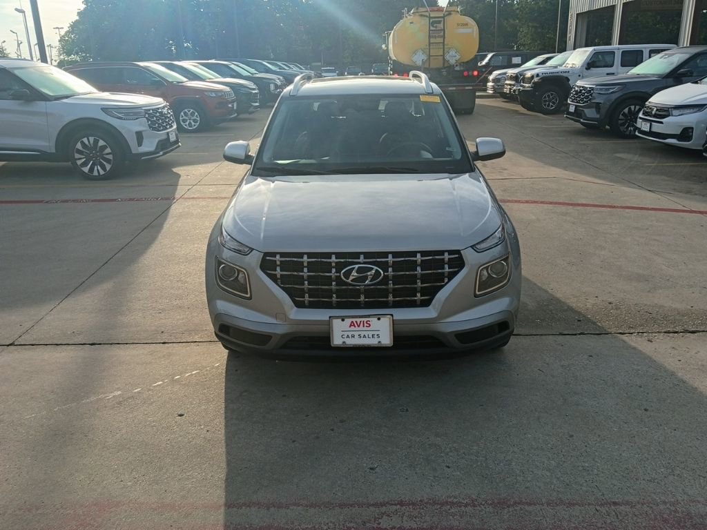 Used 2025 Hyundai Venue SEL FWD image 5