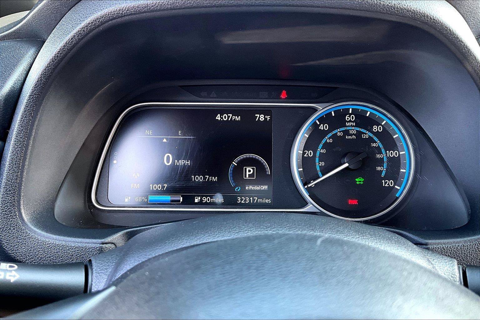Used 2021 Nissan Leaf SV w/ SV Technology Package FWD image 13