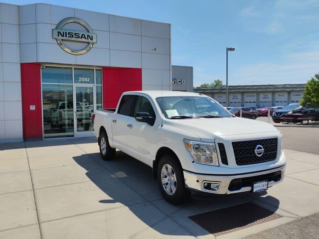 Used 2019 Nissan Titan SV w/ SV Convenience Package AWD/4WD image 3