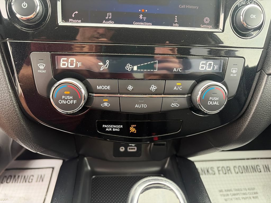Used 2018 Nissan Rogue SV AWD/4WD image 18