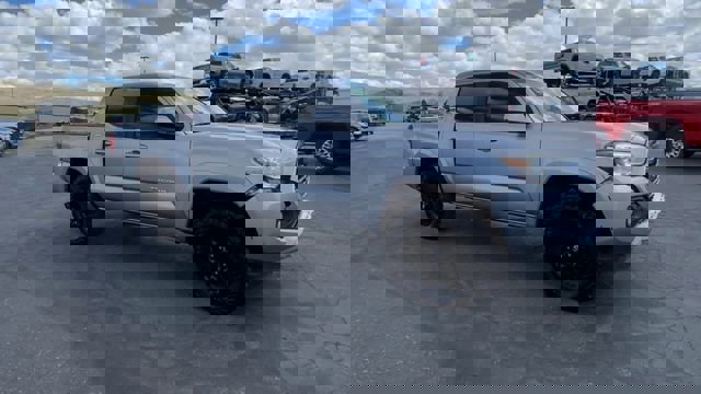 Used 2019 Toyota Tacoma SR5 image 2