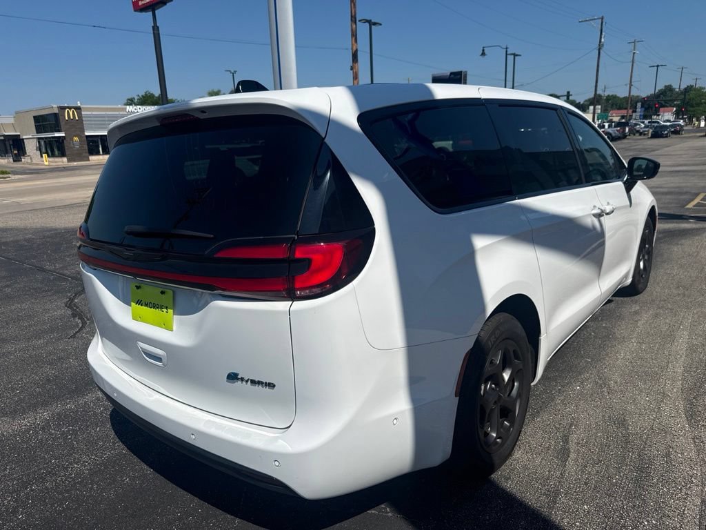 Used 2024 Chrysler Pacifica Limited FWD image 8