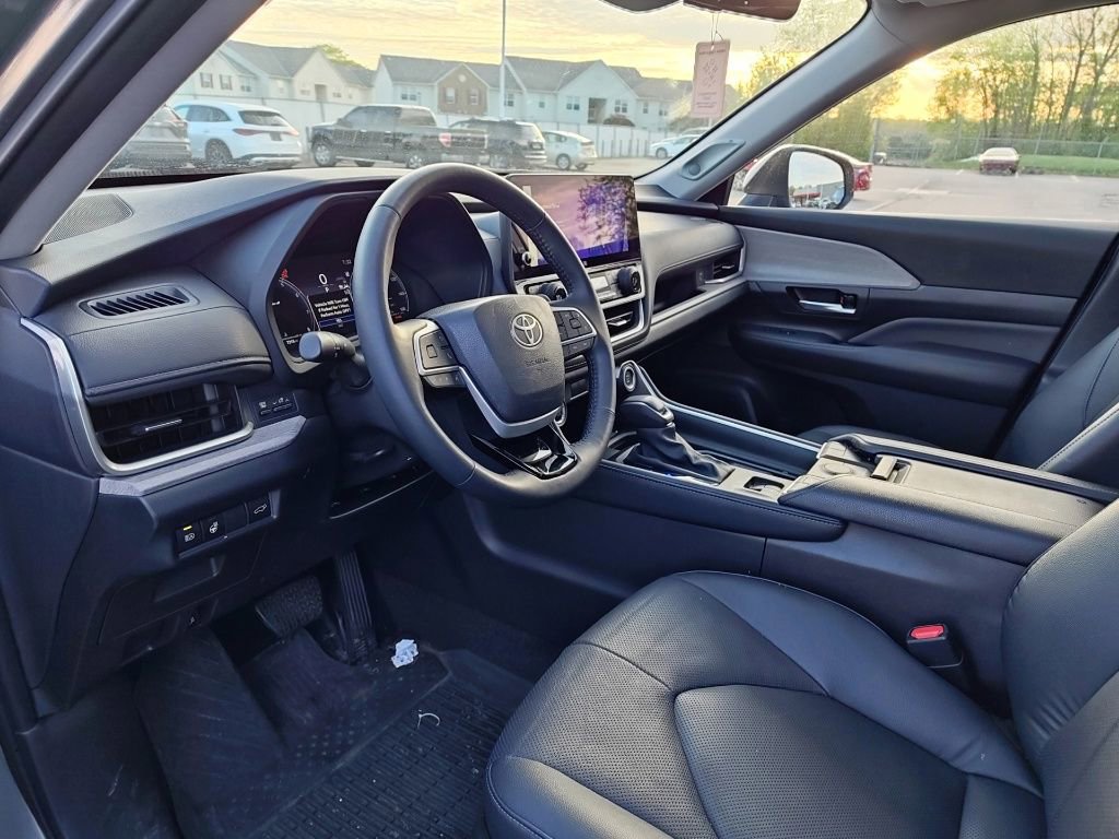 Used 2025 Toyota Grand Highlander AWD image 8