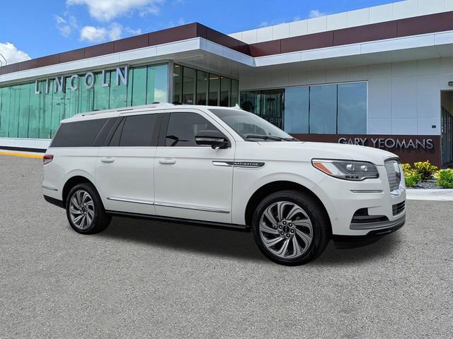 Used 2023 Lincoln Navigator L Reserve image 2