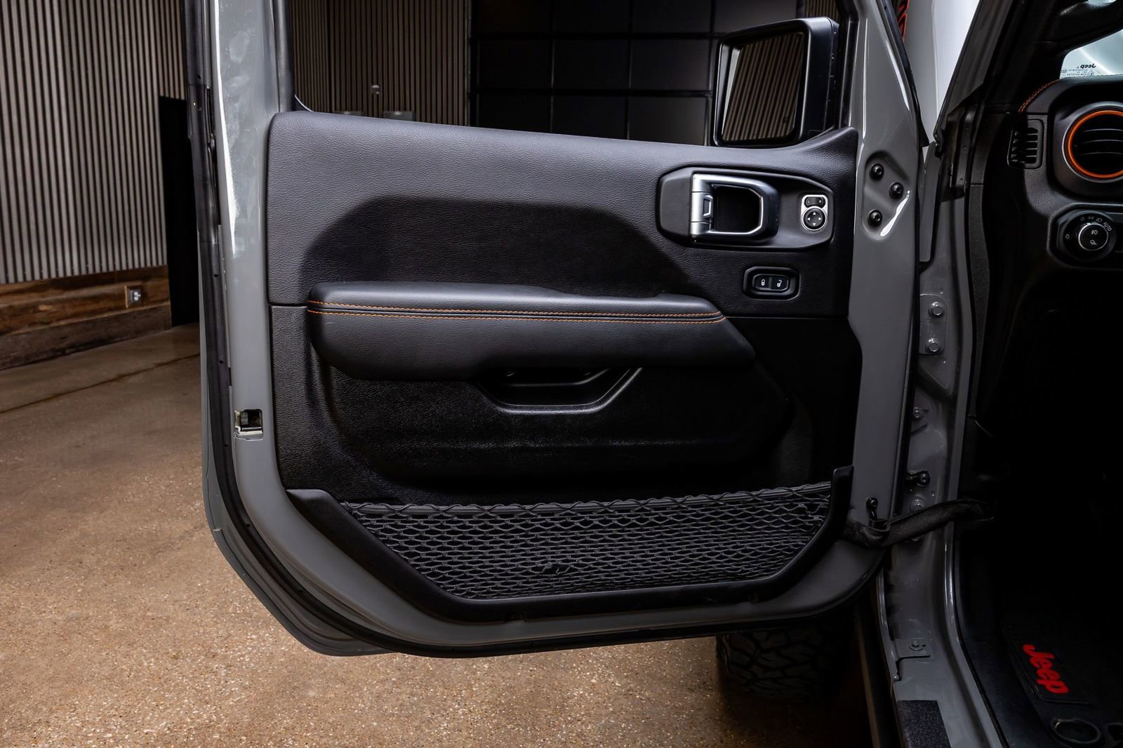 Used 2023 Jeep Gladiator Mojave w/ LED Lighting Group AWD/4WD image 35