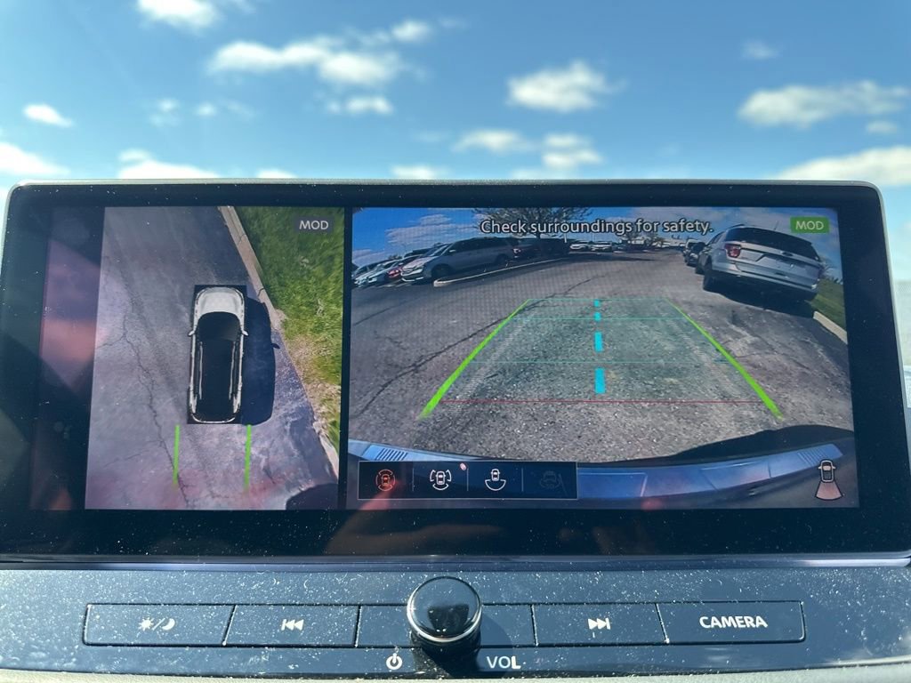 Used 2025 Nissan Rogue SL image 23