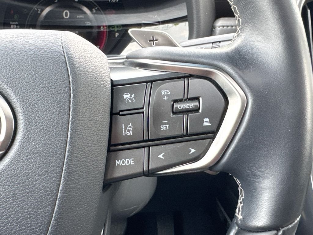 Used 2024 Lexus LX 600 4WD w/ Luxury Package image 23