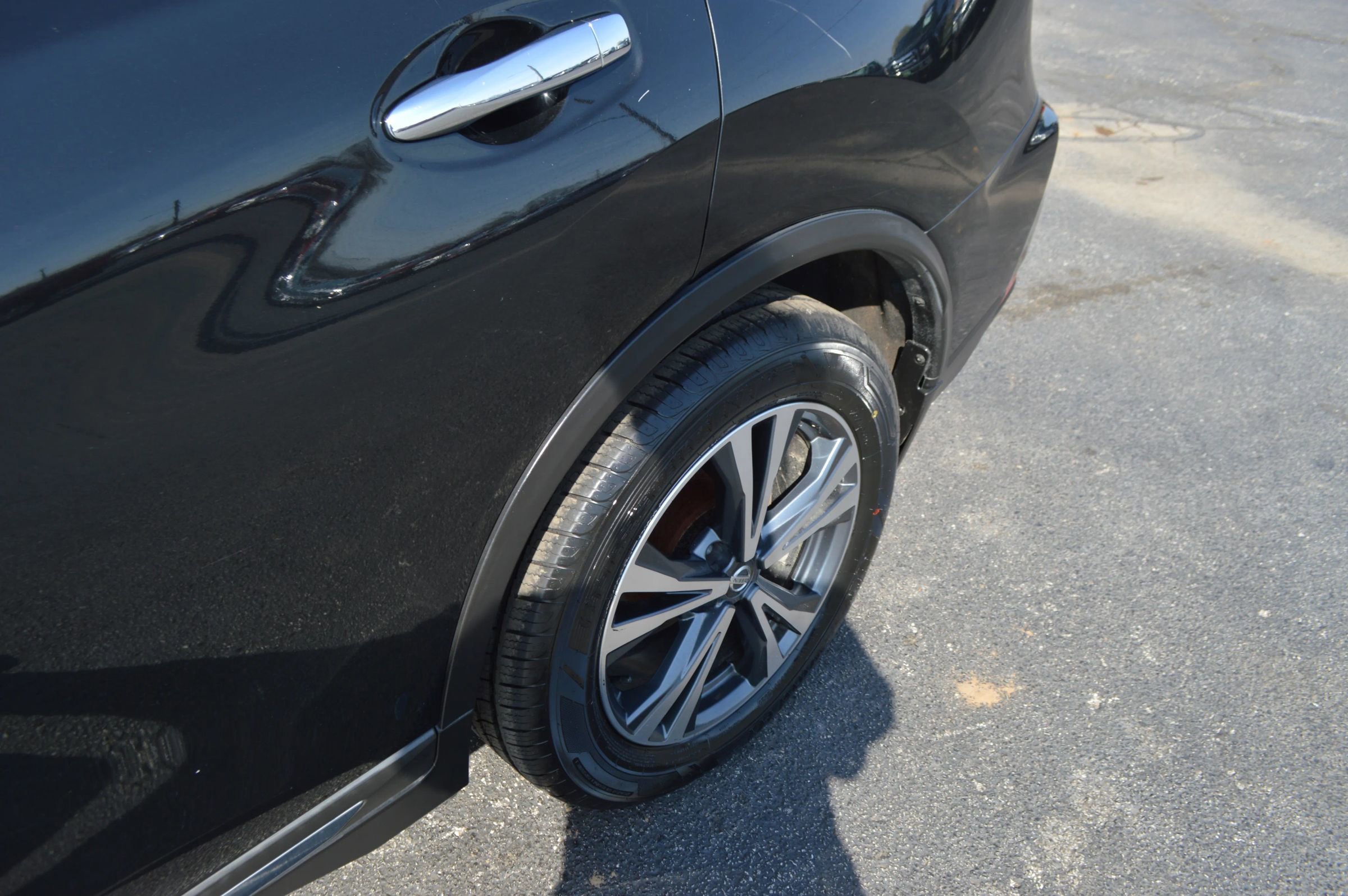 Used 2017 Nissan Rogue SL w/ SL Premium Package AWD/4WD image 4