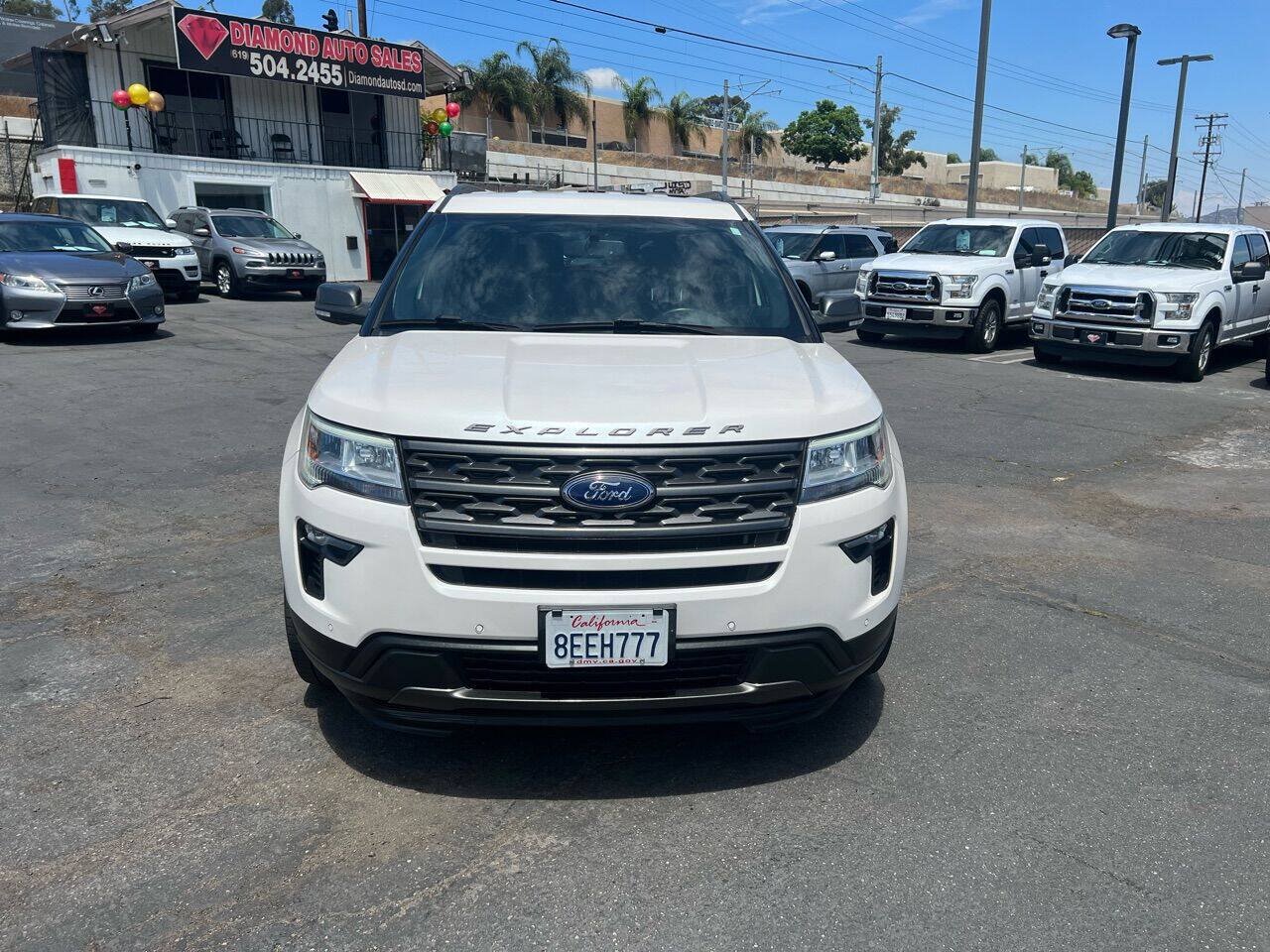 Used 2018 Ford Explorer XLT w/ Equipment Group 202A FWD image 4